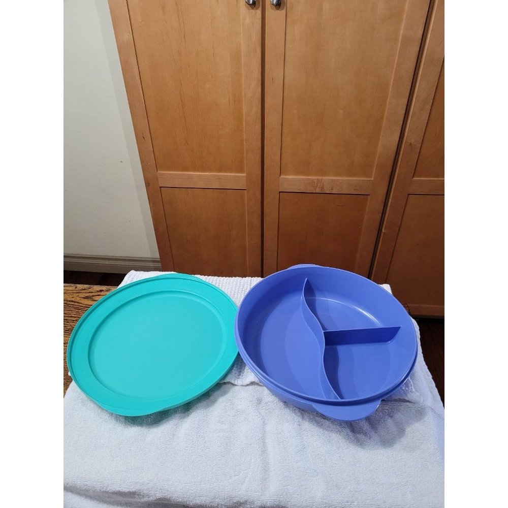 Tupperware Divided Vented Bowl